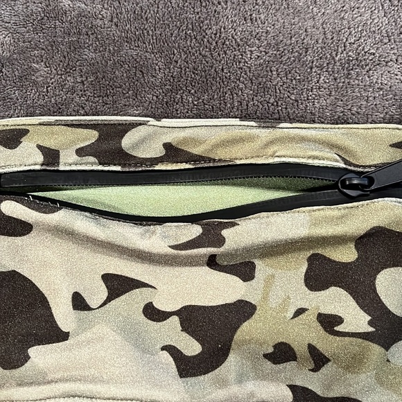 Triangl Hip Pouch - Picture 2 of 4